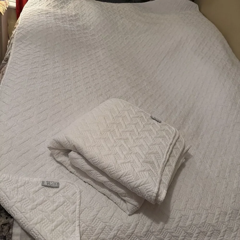 Two Twin Size Nina Embossed Quilt Set White-VCNY Home. Beautiful Preowned Cond.